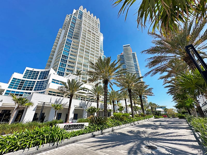 Continuum South Beach Driveway